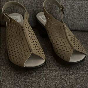 Elegant Cut-Out Tan Sandals